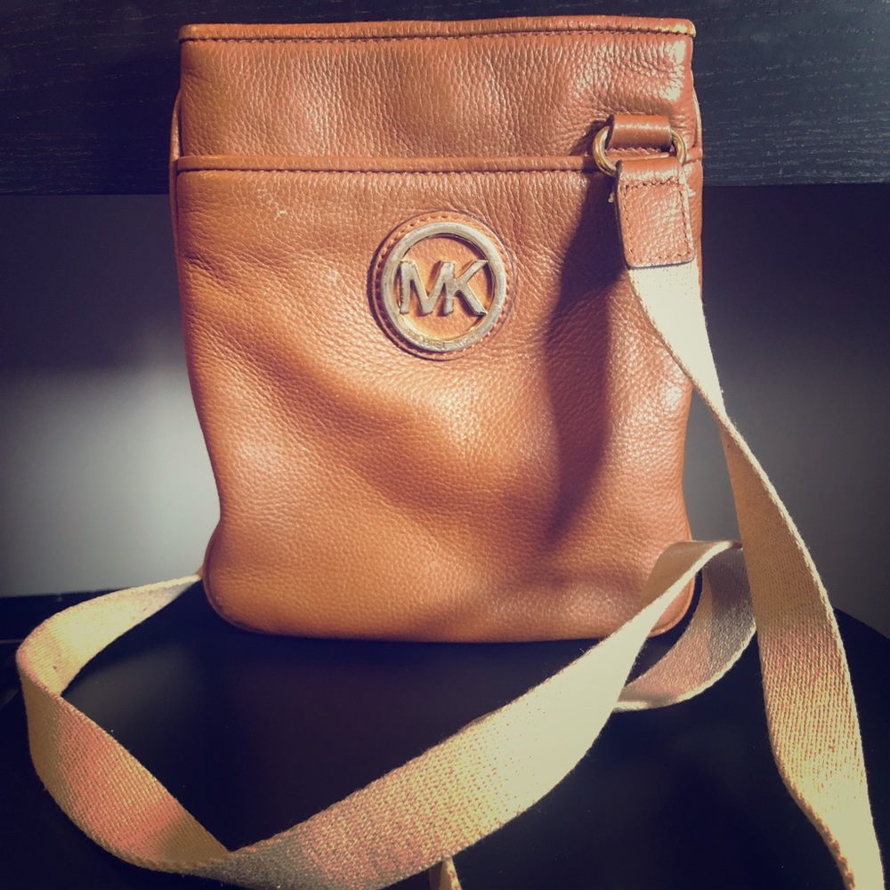 MICHAEL KORS beige crossbody